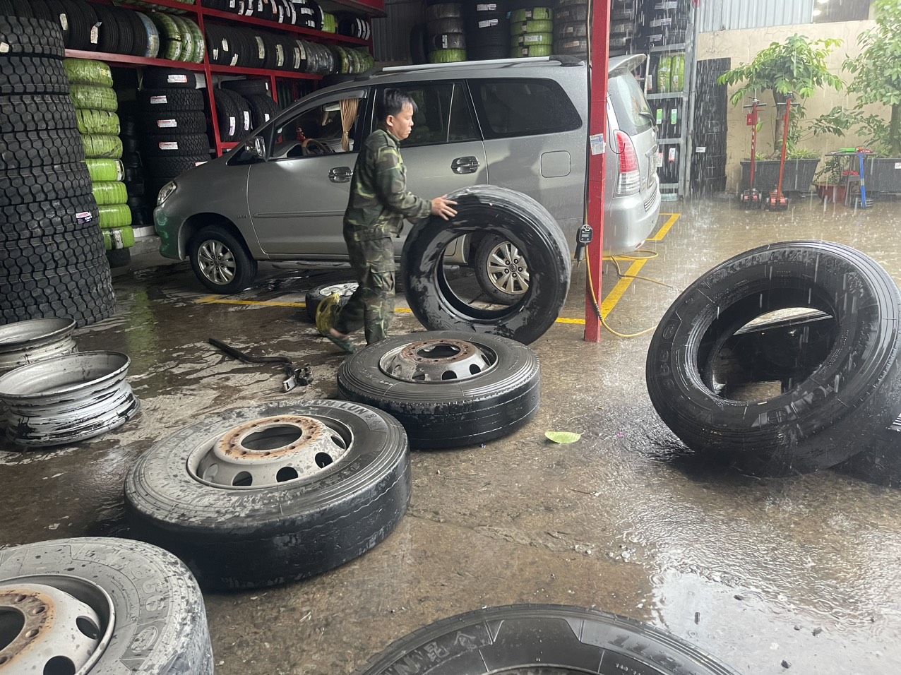 CÓ CẦN THAY LỐP XE ( VỎ XE)  Ô TÔ THEO ĐỊNH KỲ KHÔNG?